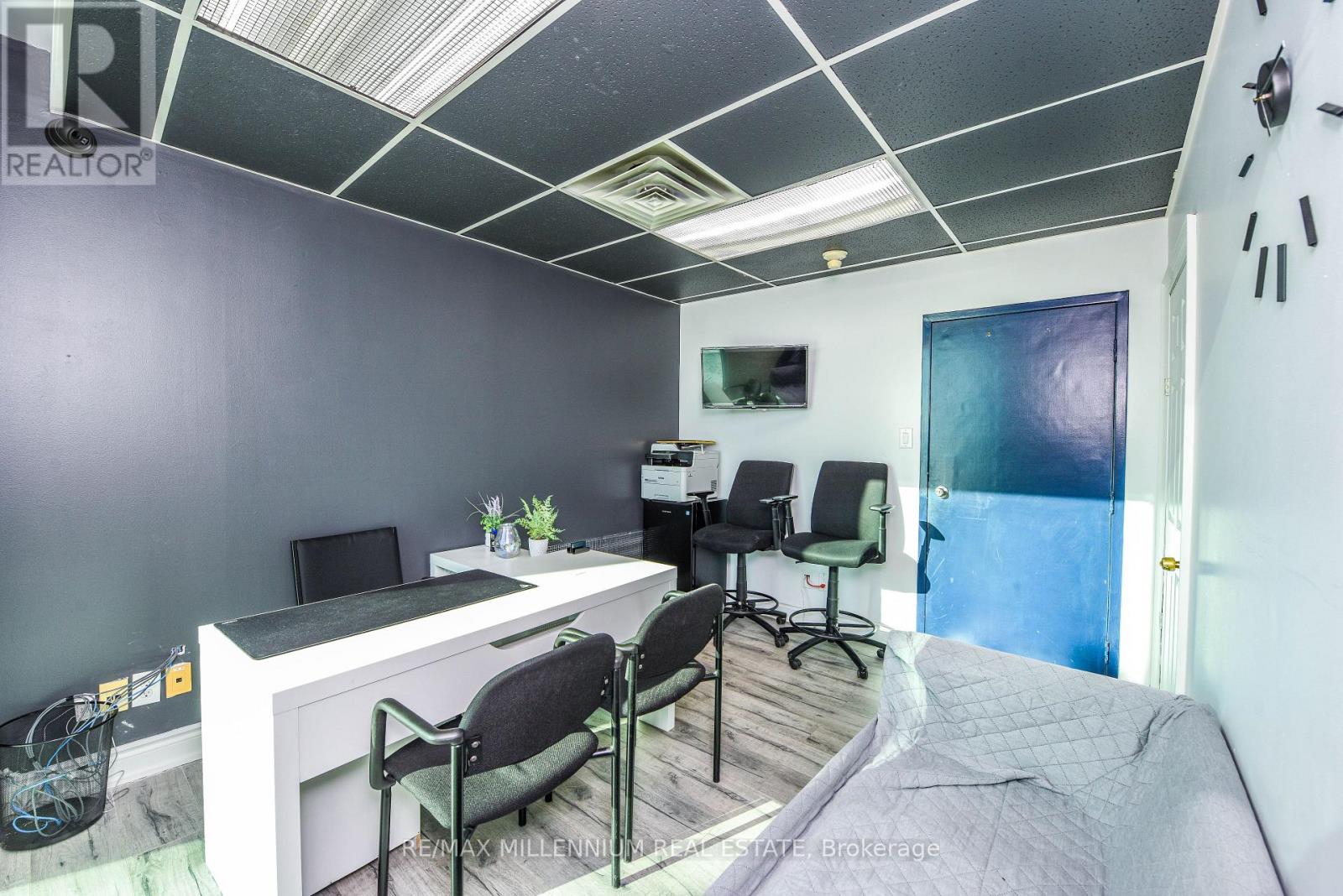 202 - 1300 Steeles Avenue, Brampton, Ontario  L6T 1A2 - Photo 5 - W12690522