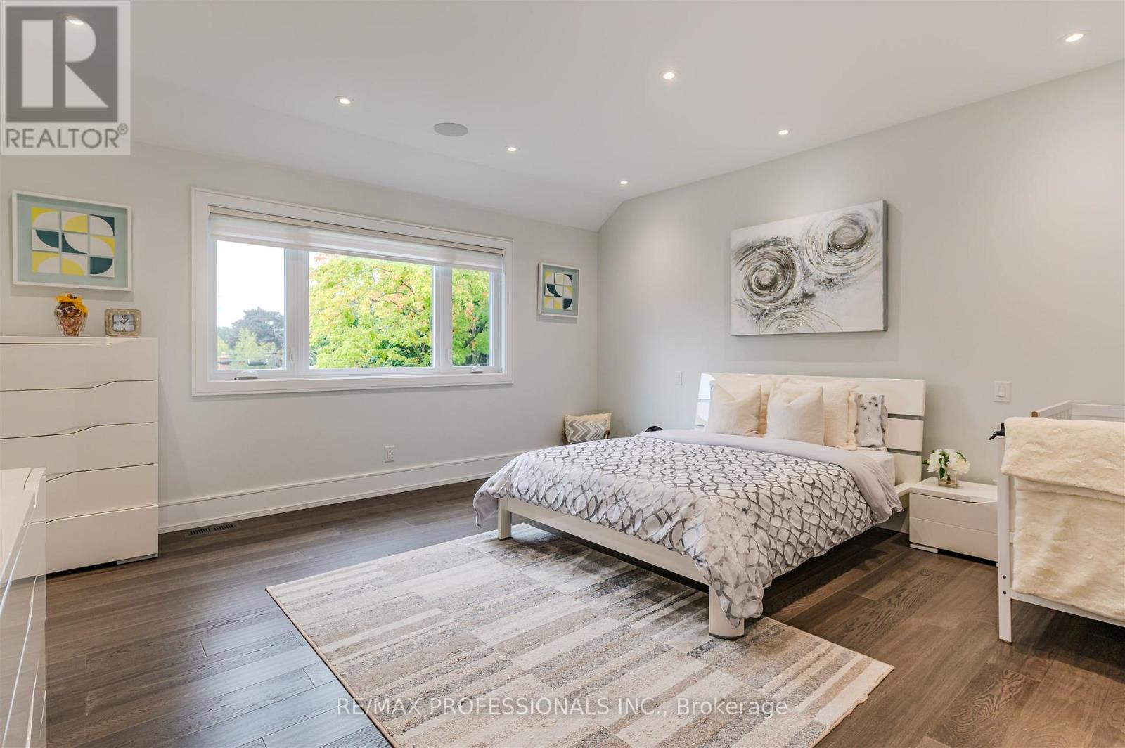 4 Dunrobin Drive, Toronto, Ontario  M9B 2S9 - Photo 17 - W12690530