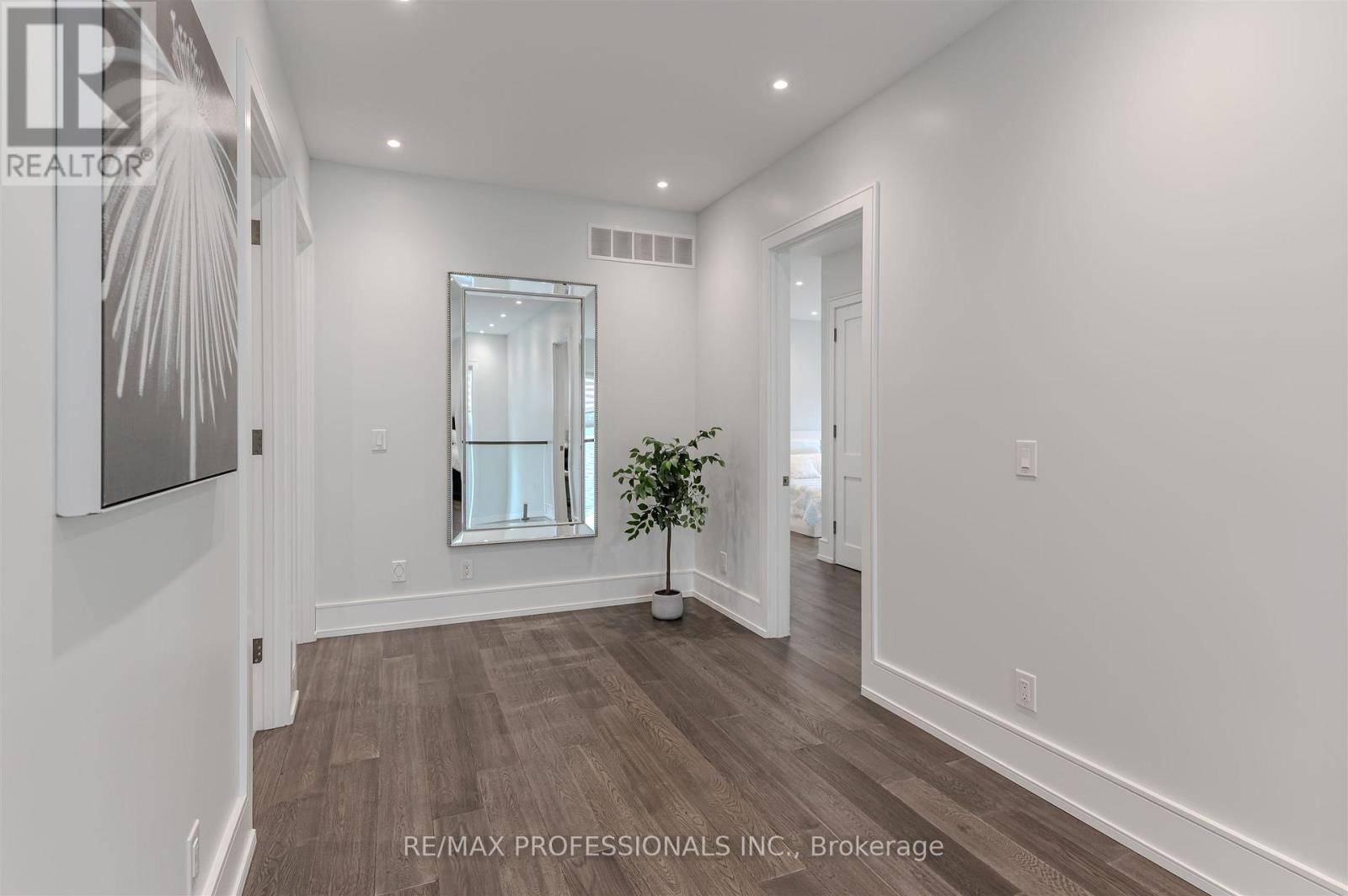 4 Dunrobin Drive, Toronto, Ontario  M9B 2S9 - Photo 29 - W12690530