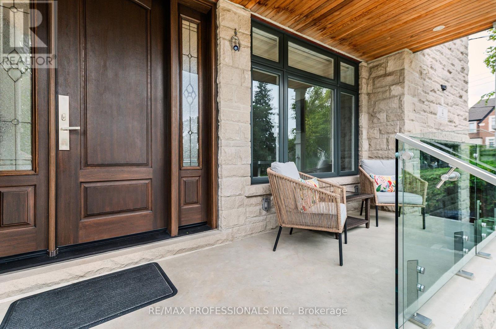 4 Dunrobin Drive, Toronto, Ontario  M9B 2S9 - Photo 3 - W12690530