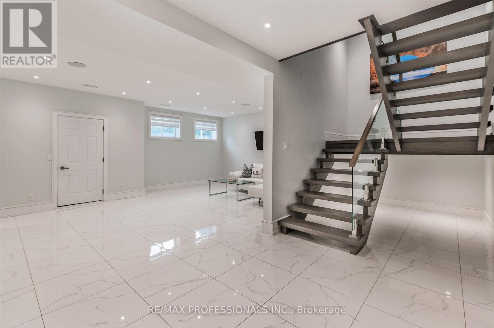 4 Dunrobin Drive, Toronto, Ontario  M9B 2S9 - Photo 32 - W12690530