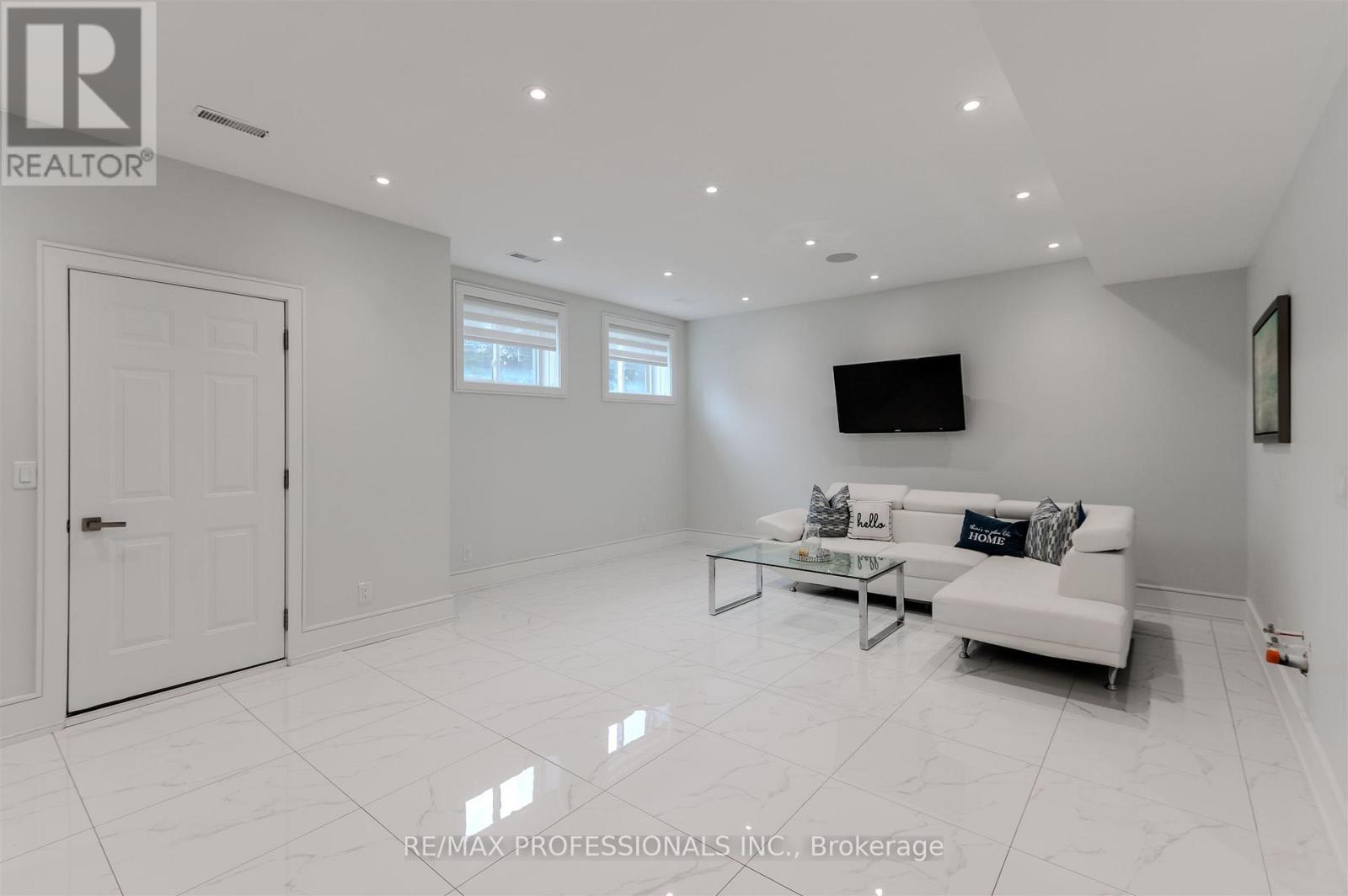 4 Dunrobin Drive, Toronto, Ontario  M9B 2S9 - Photo 33 - W12690530