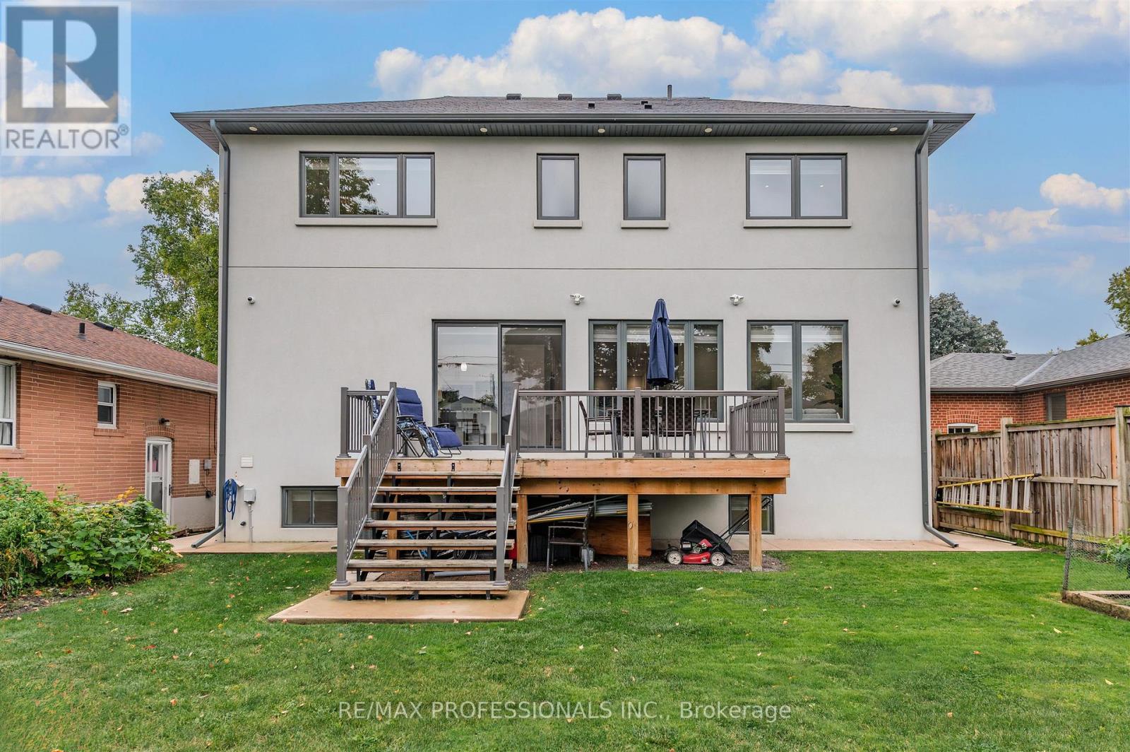 4 Dunrobin Drive, Toronto, Ontario  M9B 2S9 - Photo 39 - W12690530