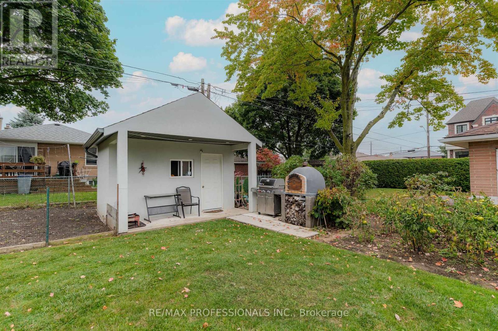 4 Dunrobin Drive, Toronto, Ontario  M9B 2S9 - Photo 40 - W12690530