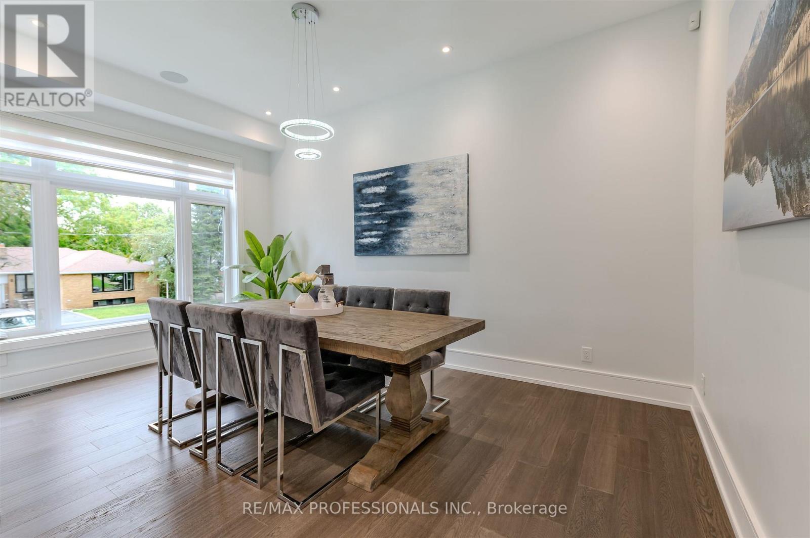 4 Dunrobin Drive, Toronto, Ontario  M9B 2S9 - Photo 5 - W12690530