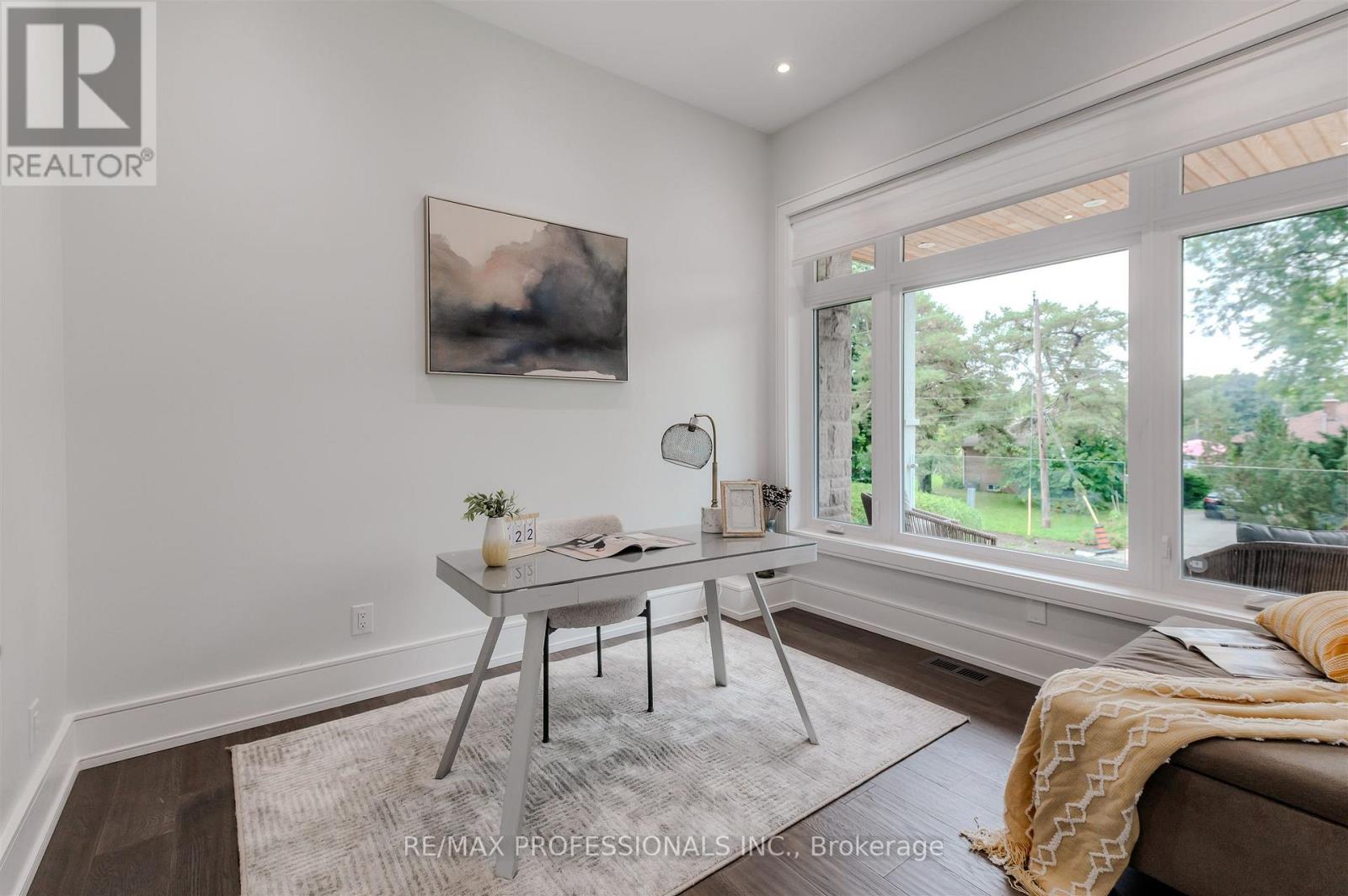 4 Dunrobin Drive, Toronto, Ontario  M9B 2S9 - Photo 7 - W12690530