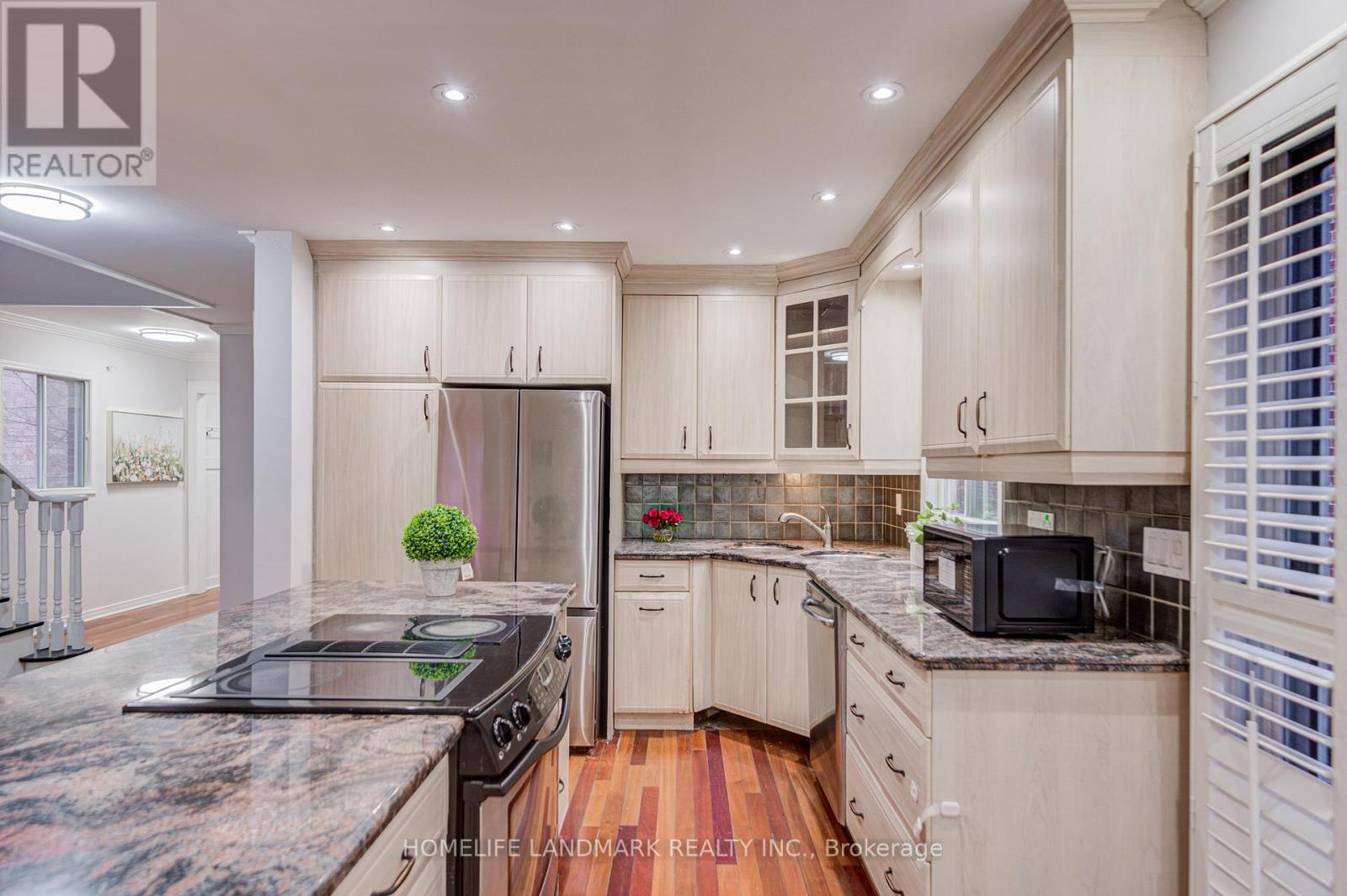 377 Parkridge Crescent, Oakville, Ontario  L6M 1A8 - Photo 11 - W12690580