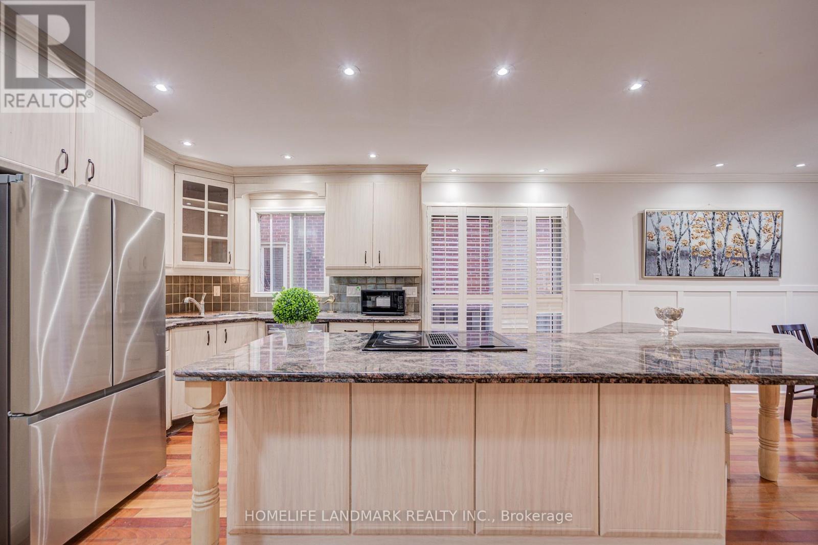 377 Parkridge Crescent, Oakville, Ontario  L6M 1A8 - Photo 14 - W12690580