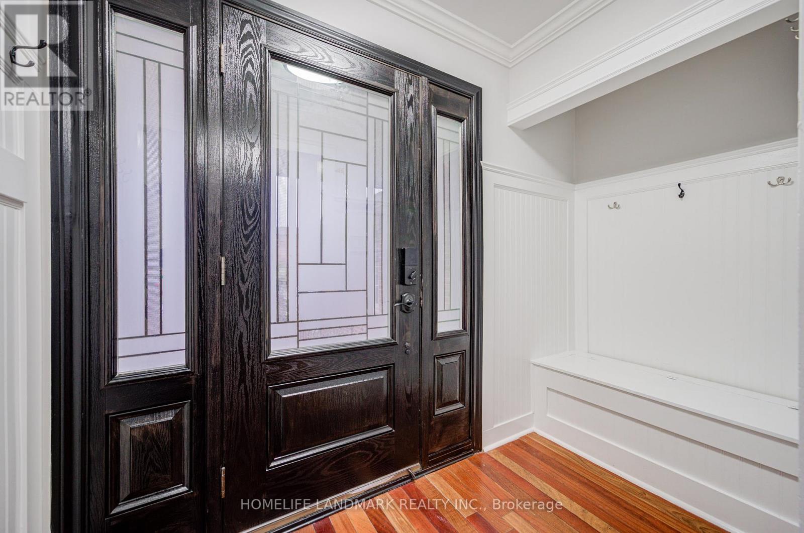 377 Parkridge Crescent, Oakville, Ontario  L6M 1A8 - Photo 3 - W12690580