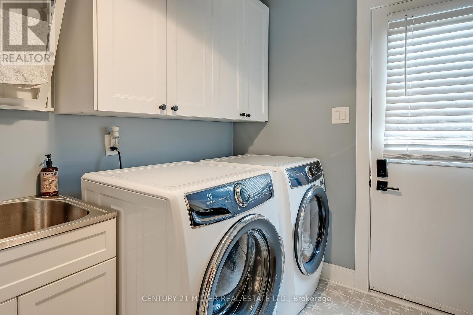 1267 Windrush Drive, Oakville, Ontario  L6M 1V2 - Photo 16 - W12690668