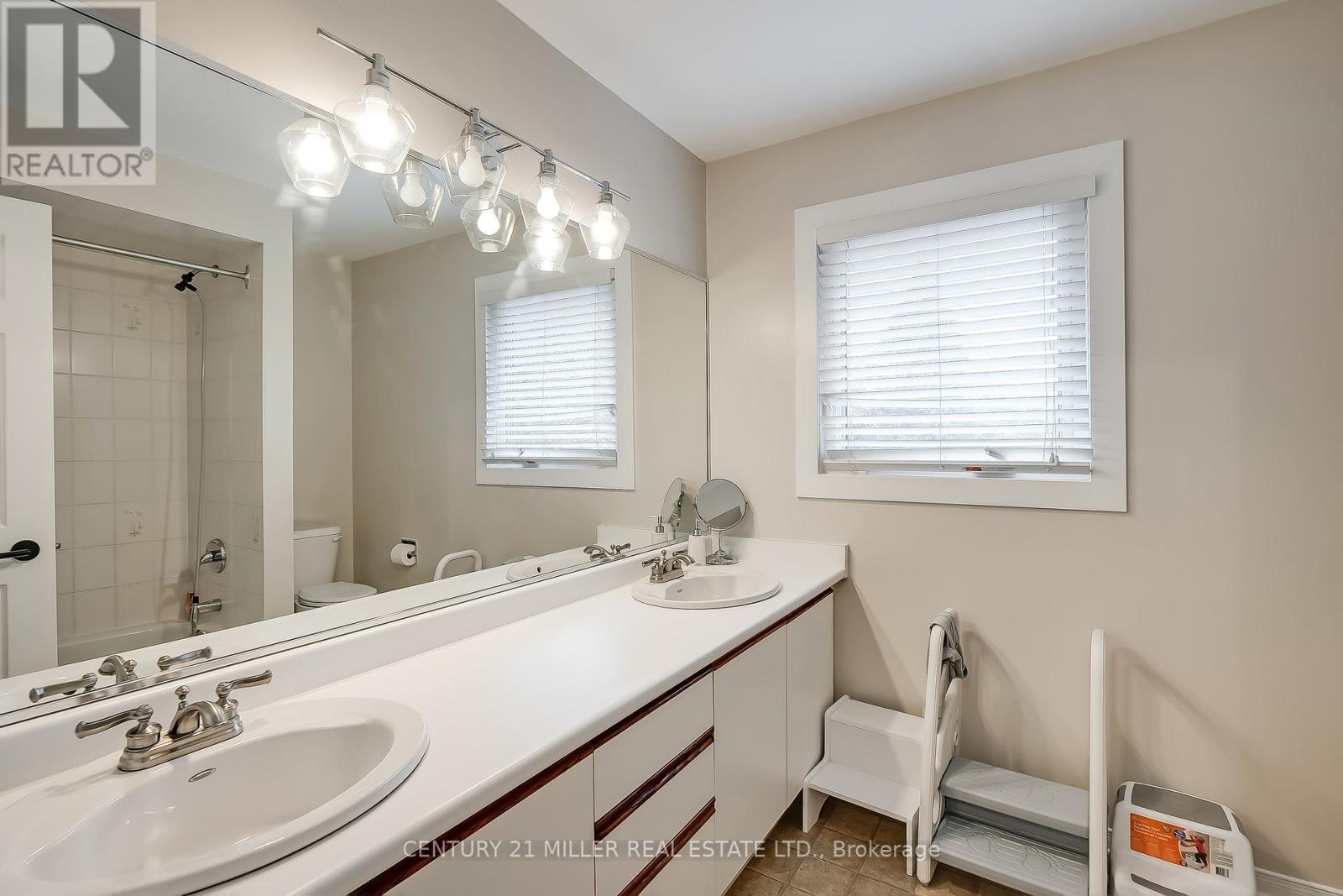 1267 Windrush Drive, Oakville, Ontario  L6M 1V2 - Photo 24 - W12690668