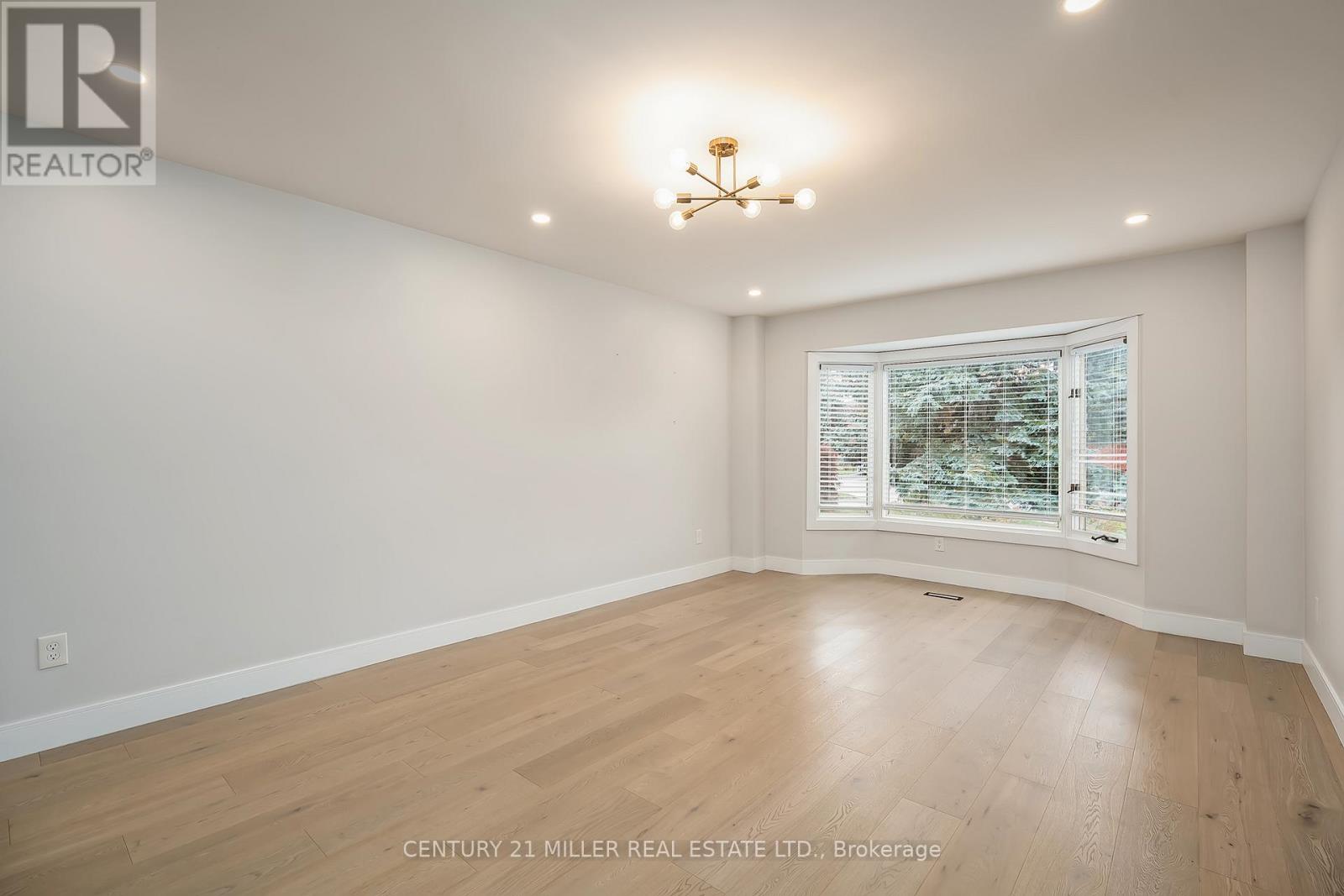 1267 Windrush Drive, Oakville, Ontario  L6M 1V2 - Photo 4 - W12690668