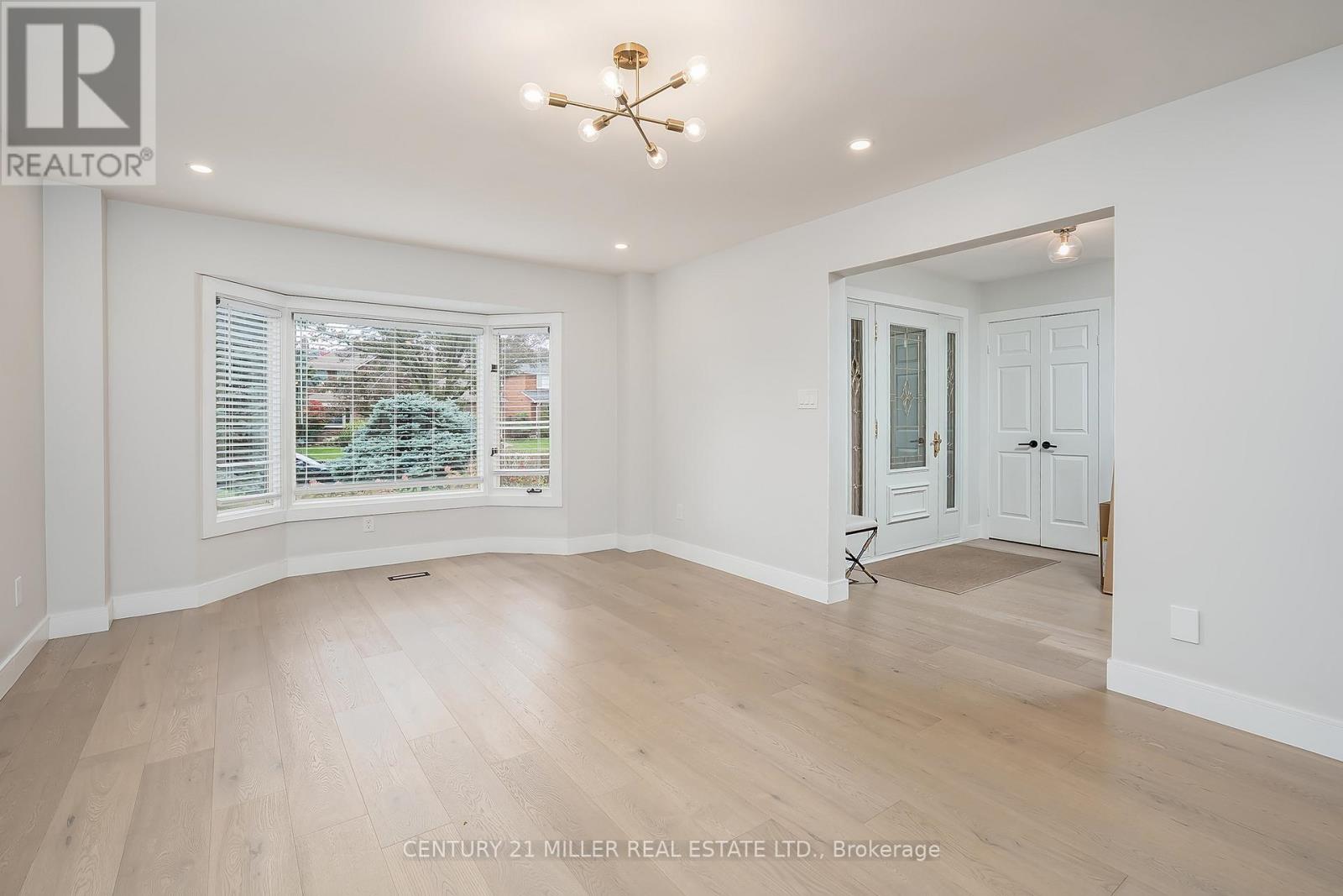 1267 Windrush Drive, Oakville, Ontario  L6M 1V2 - Photo 5 - W12690668