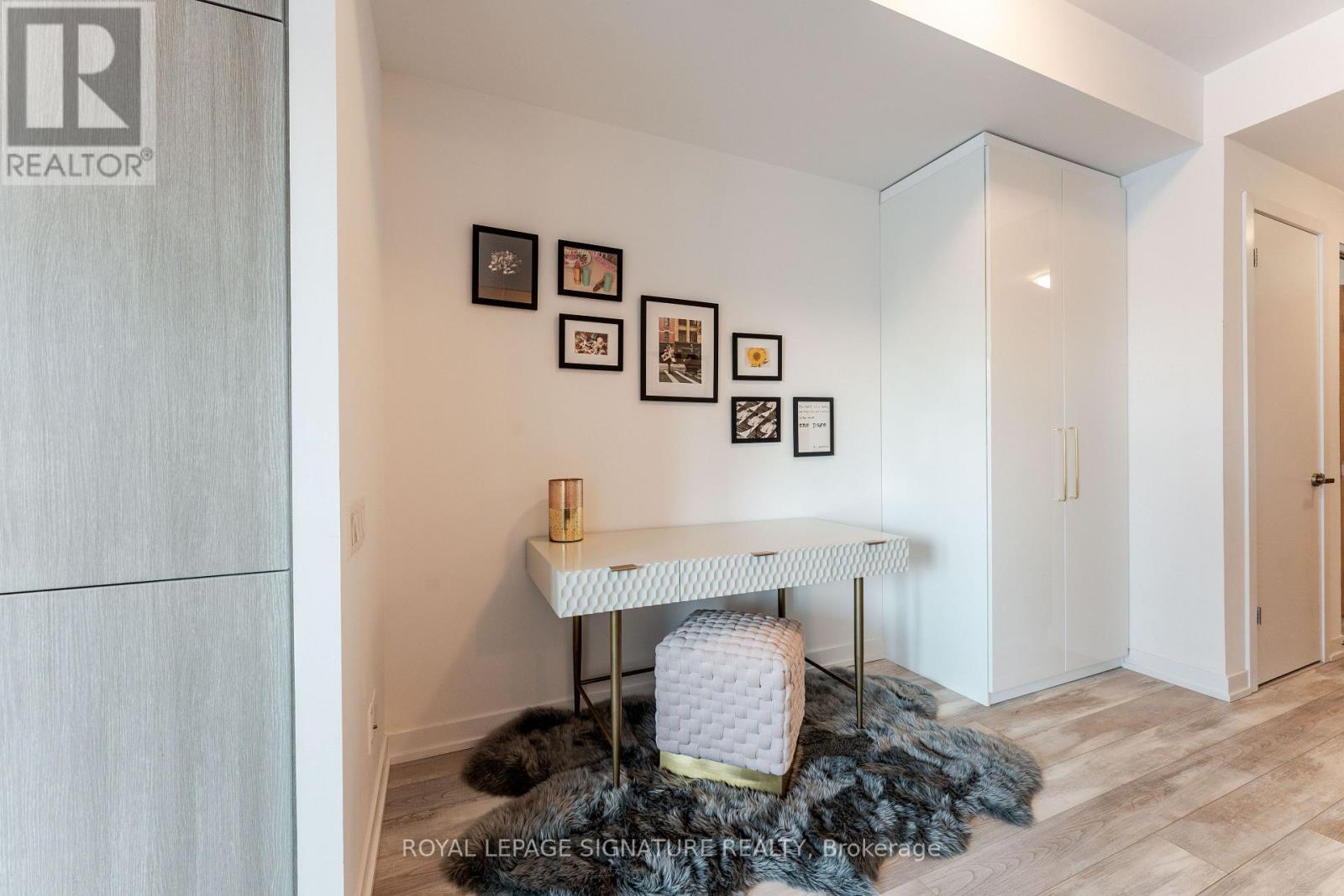 219 - 38 Howard Park Avenue, Toronto, Ontario  M6R 0A7 - Photo 13 - W12690696