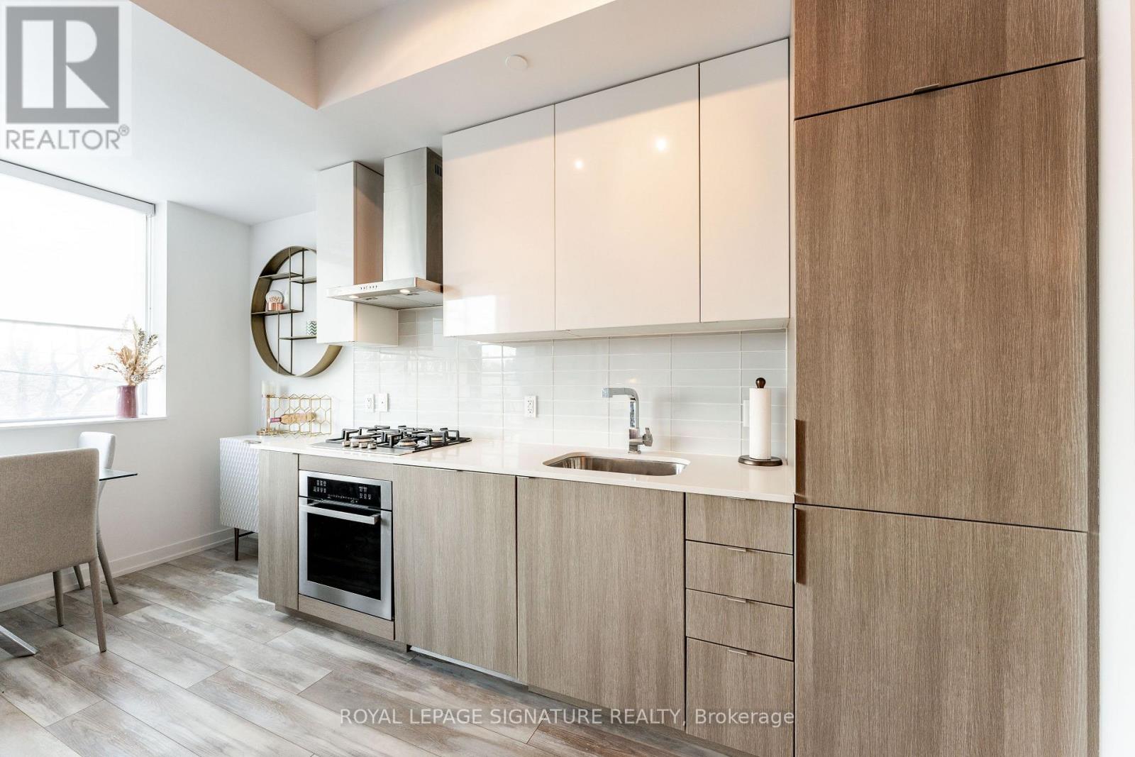 219 - 38 Howard Park Avenue, Toronto, Ontario  M6R 0A7 - Photo 4 - W12690696