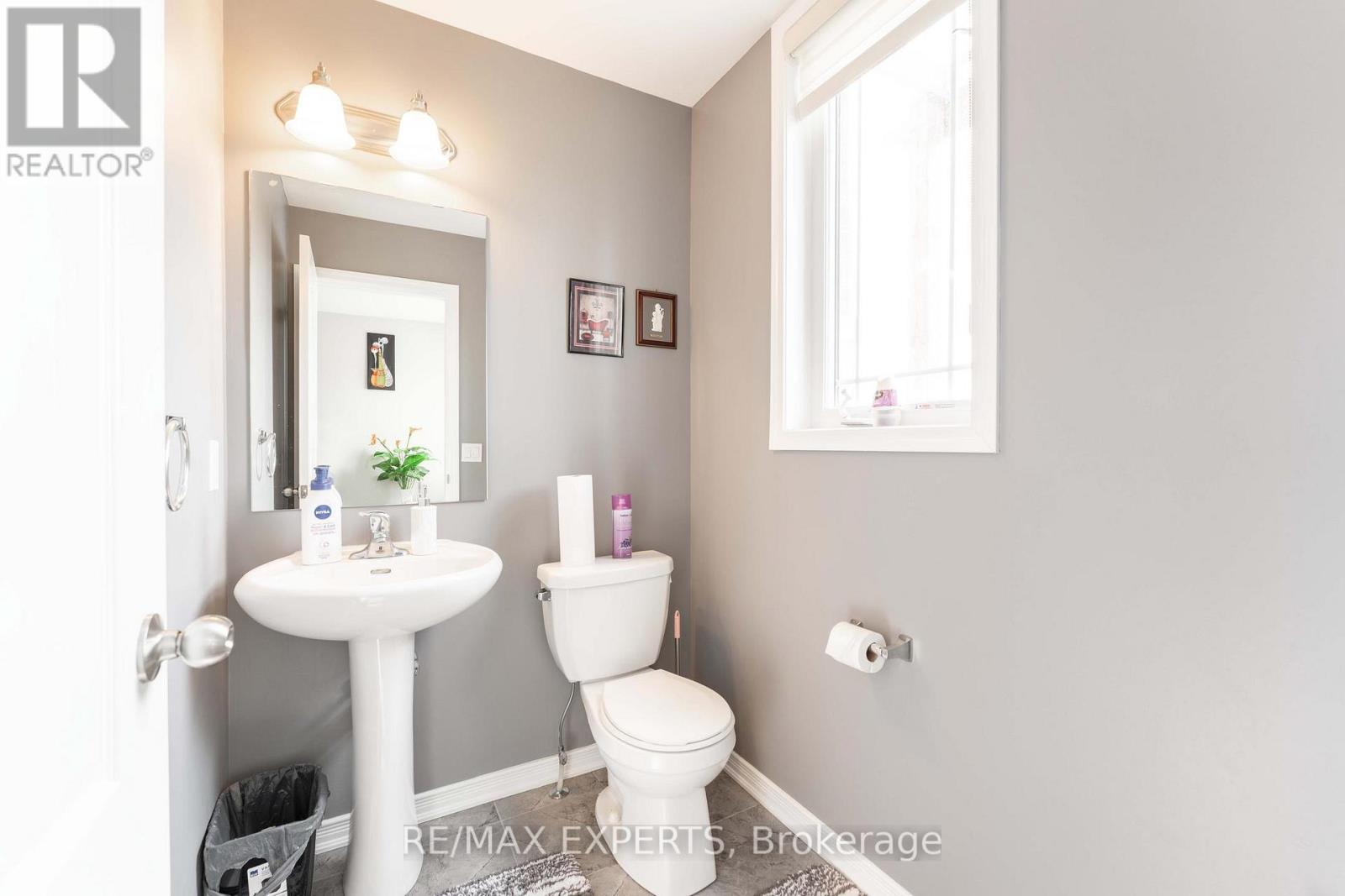 404 Dougall Avenue, Caledon, Ontario  L7C 4C9 - Photo 12 - W12690720