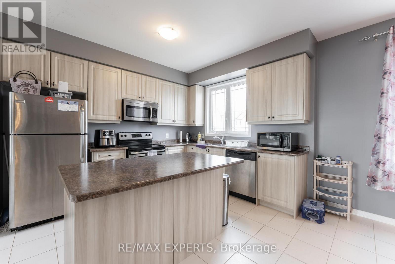 404 Dougall Avenue, Caledon, Ontario  L7C 4C9 - Photo 9 - W12690720