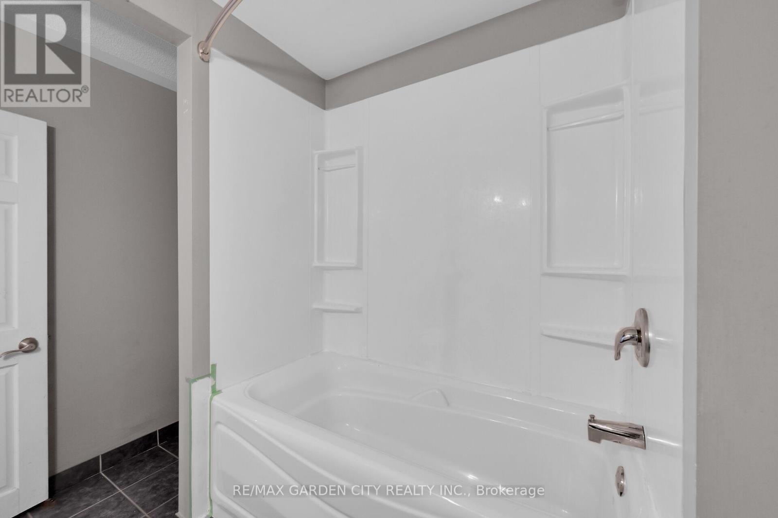 126 Mountain Road, Grimsby, Ontario  L3M 4E7 - Photo 16 - X12690582