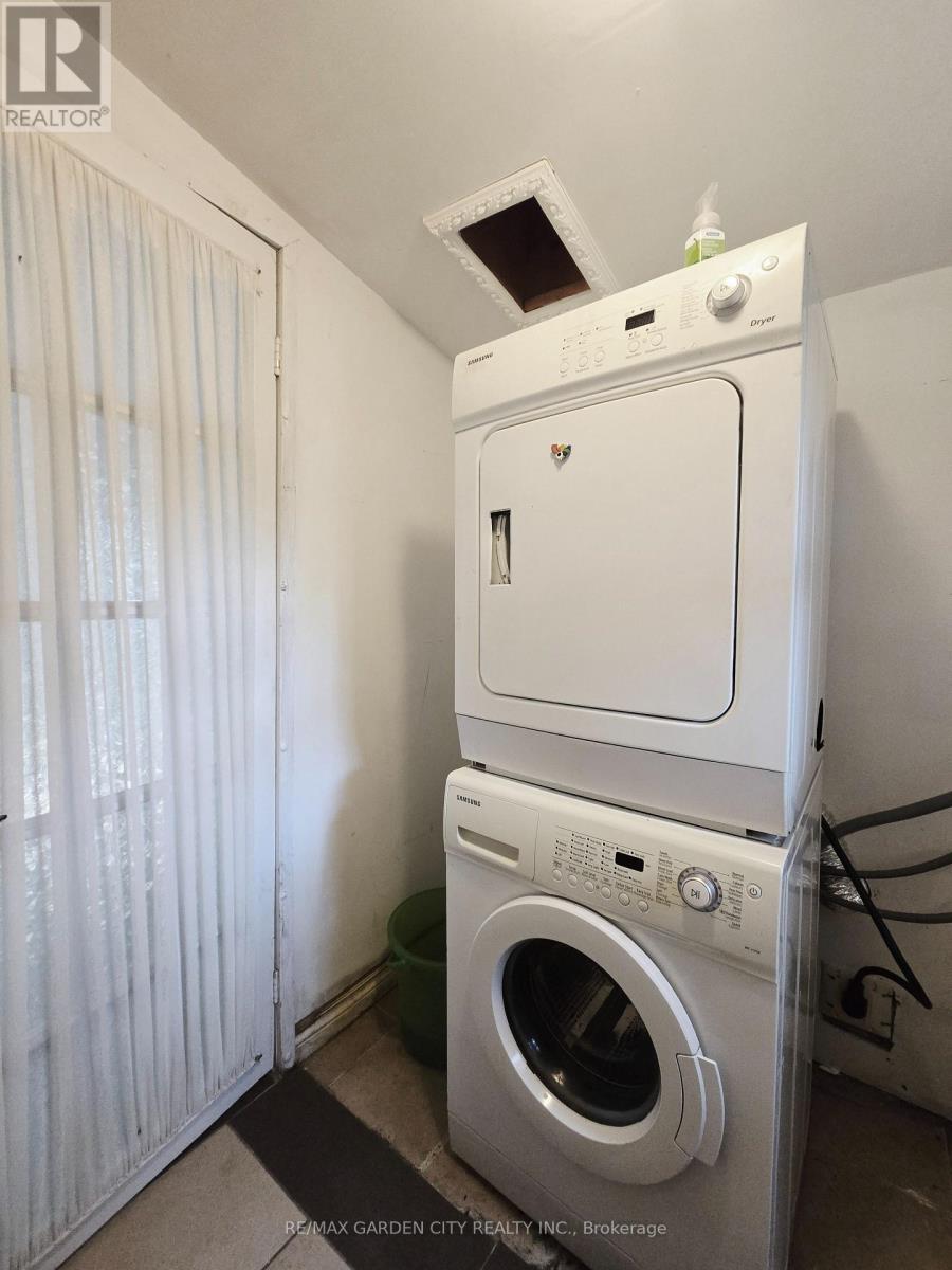 126 Mountain Road, Grimsby, Ontario  L3M 4E7 - Photo 17 - X12690582