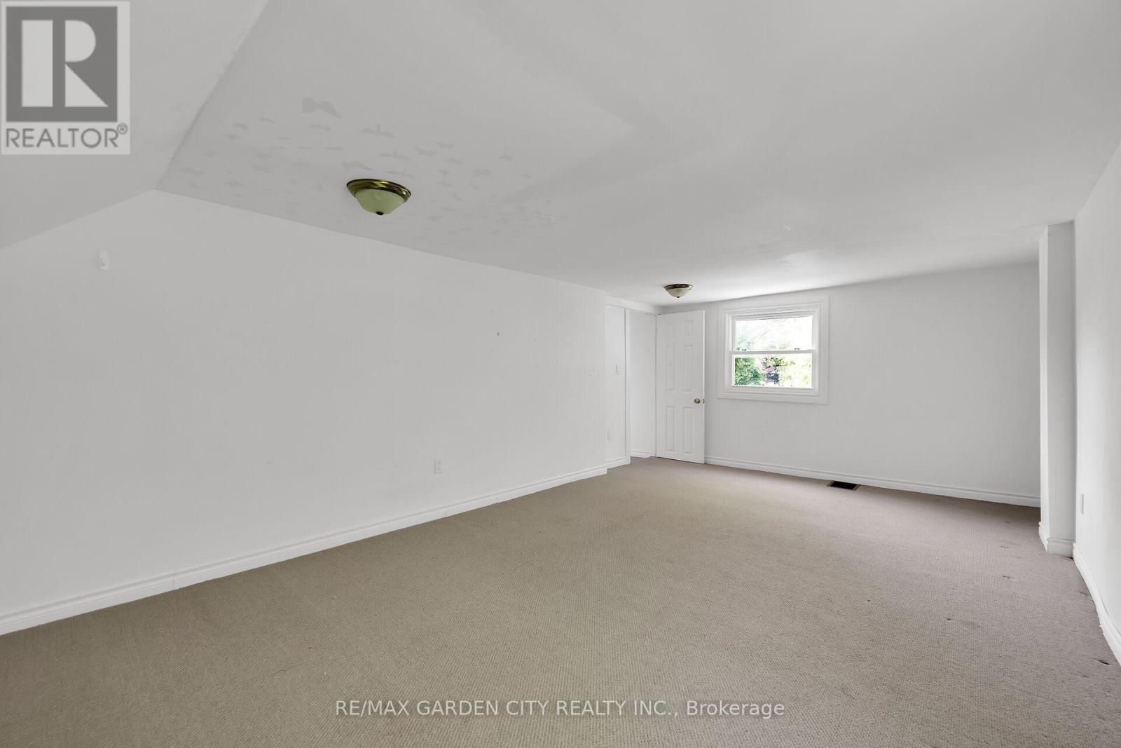 126 Mountain Road, Grimsby, Ontario  L3M 4E7 - Photo 22 - X12690582