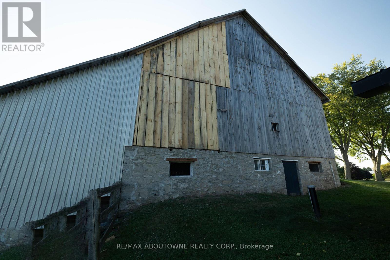 3276 Governors Road, Hamilton, Ontario  L0R 1T0 - Photo 41 - X12690644