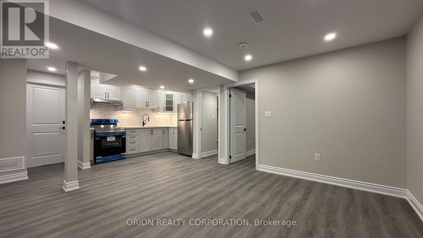 12 Trailbank Gardens, Hamilton, Ontario  L8B 1Z3 - Photo 2 - X12690664