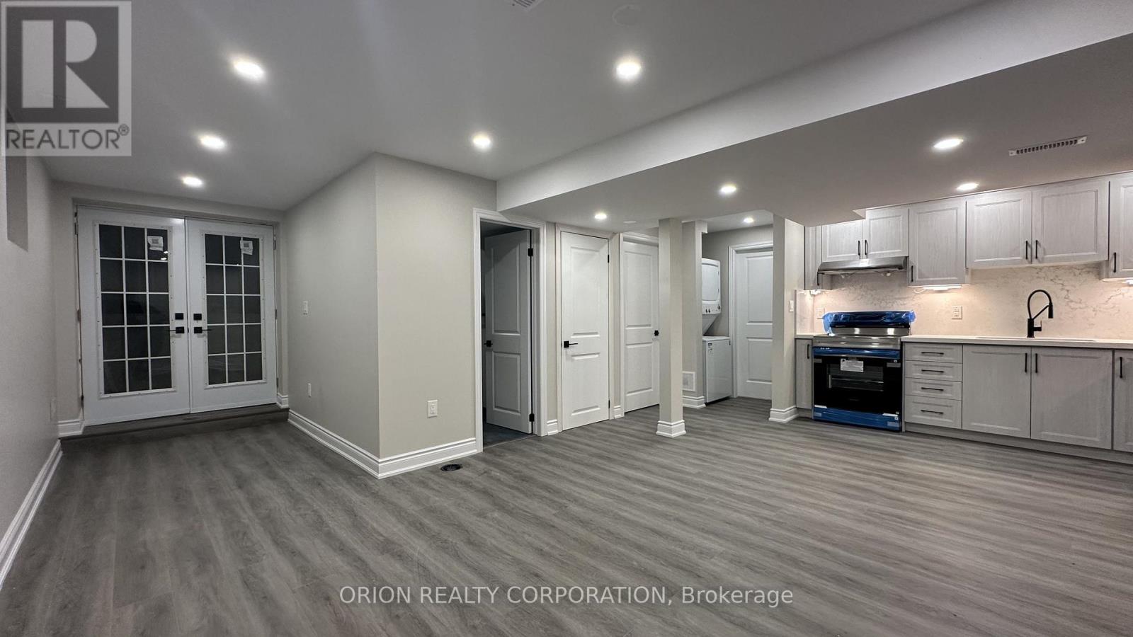 12 Trailbank Gardens, Hamilton, Ontario  L8B 1Z3 - Photo 3 - X12690664