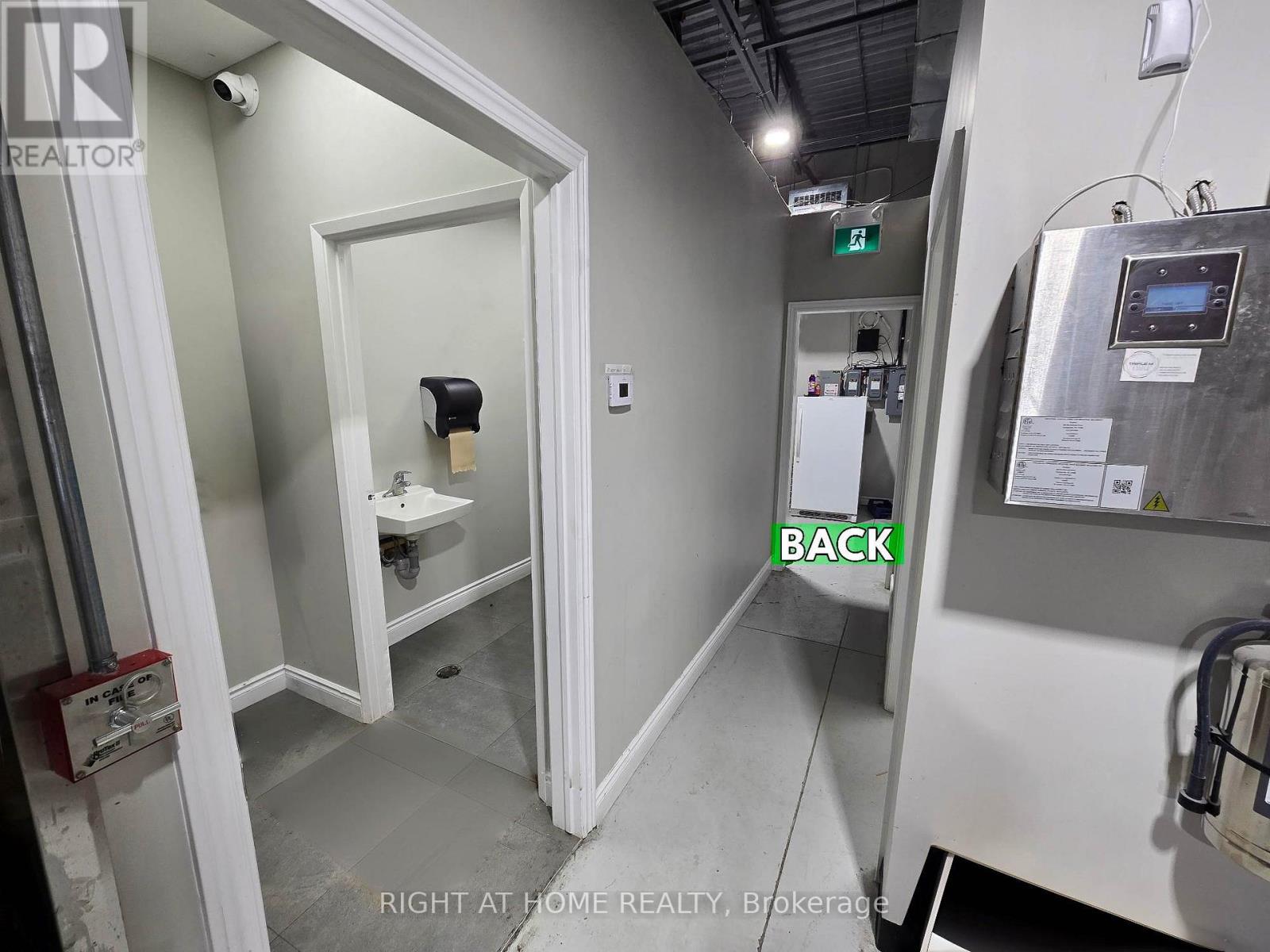 9 - 259 Queenston Road, Hamilton, Ontario  L8G 1E4 - Photo 6 - X12690698