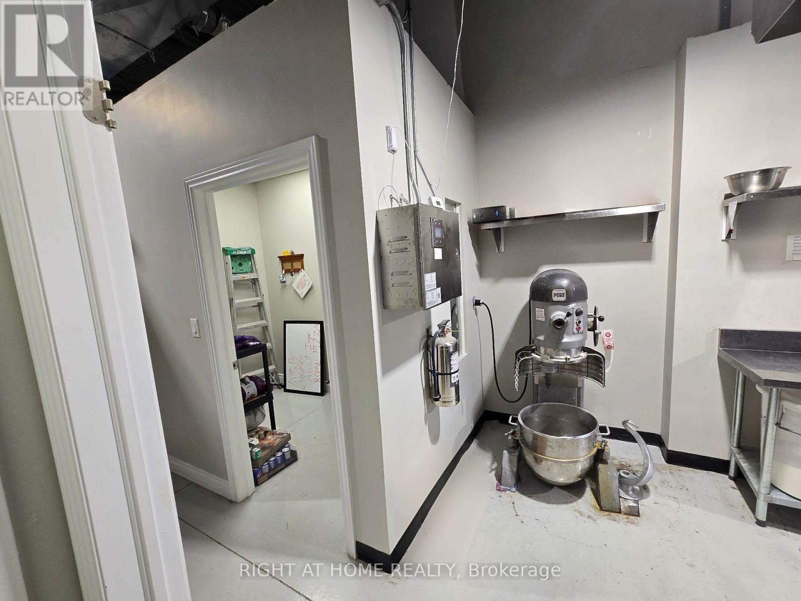 9 - 259 Queenston Road, Hamilton, Ontario  L8G 1E4 - Photo 7 - X12690698