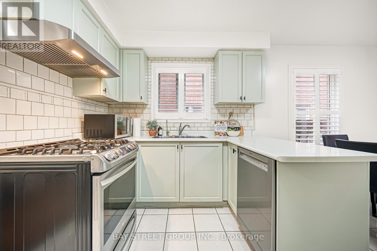 53 Brando Avenue, Markham, Ontario  L3S 4K9 - Photo 11 - N12689798