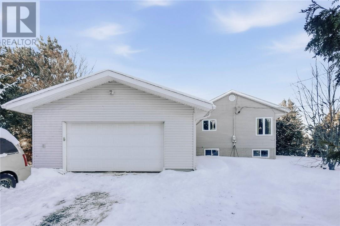 277 Notre Dame Street, Azilda, Ontario  P0M 1B0 - Photo 2 - 2126075