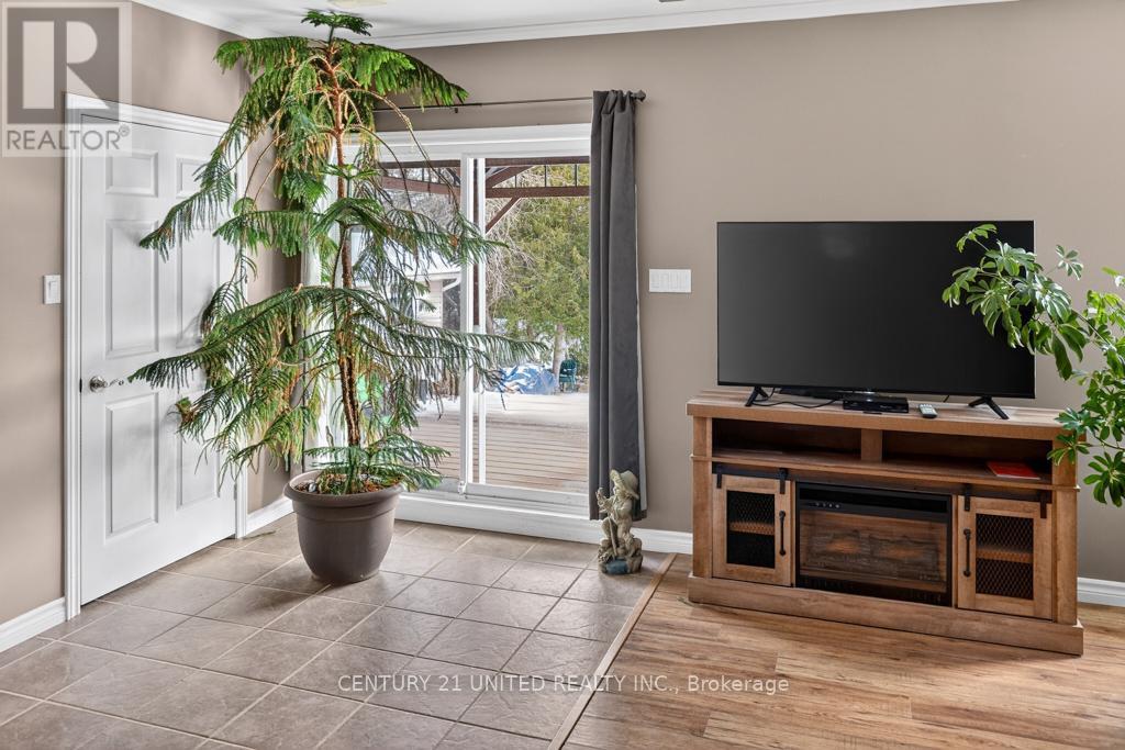 37 Southside Road, Kawartha Lakes, Ontario  K9V 0K3 - Photo 18 - X12690800