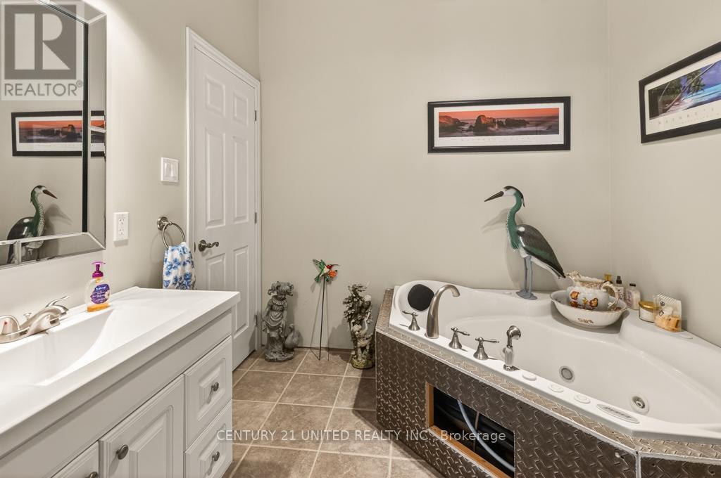 37 Southside Road, Kawartha Lakes, Ontario  K9V 0K3 - Photo 20 - X12690800