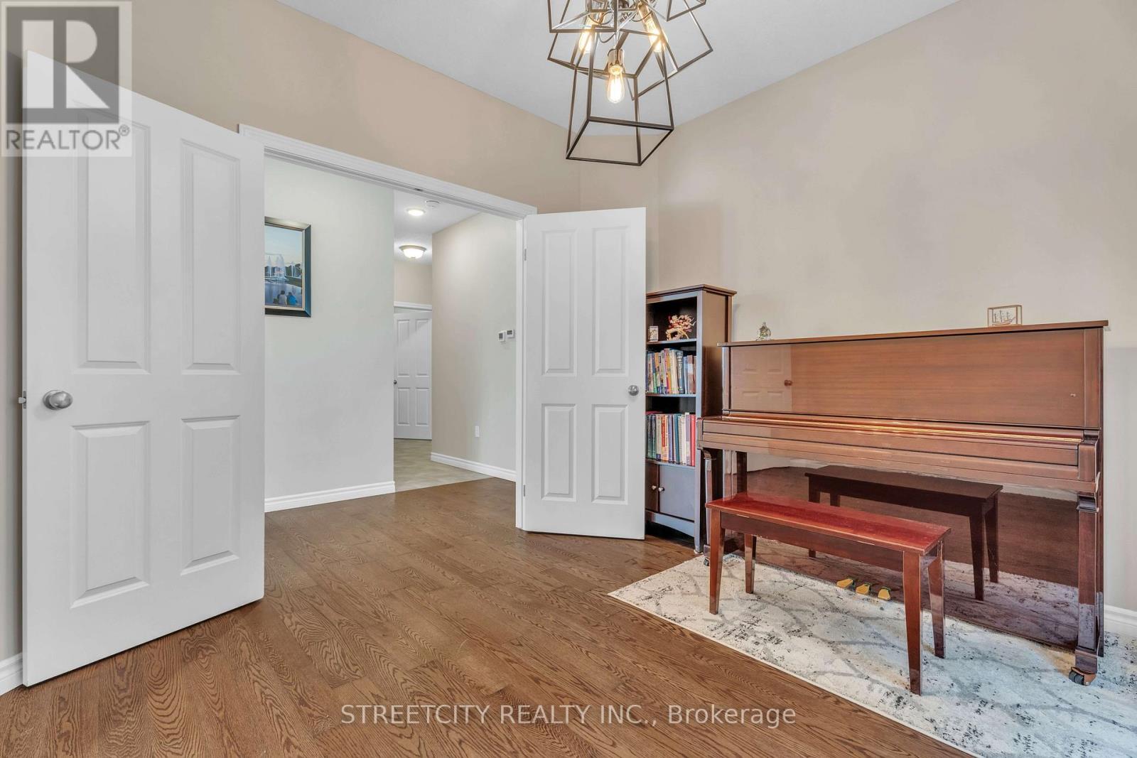 2206 Springridge Drive, London North, Ontario  N5X 0M3 - Photo 8 - X12690846