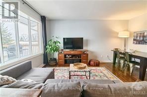 841 Balsam Drive, Ottawa, Ontario  K1E 1B8 - Photo 4 - X12690838