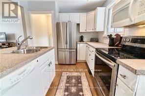 841 Balsam Drive, Ottawa, Ontario  K1E 1B8 - Photo 7 - X12690838