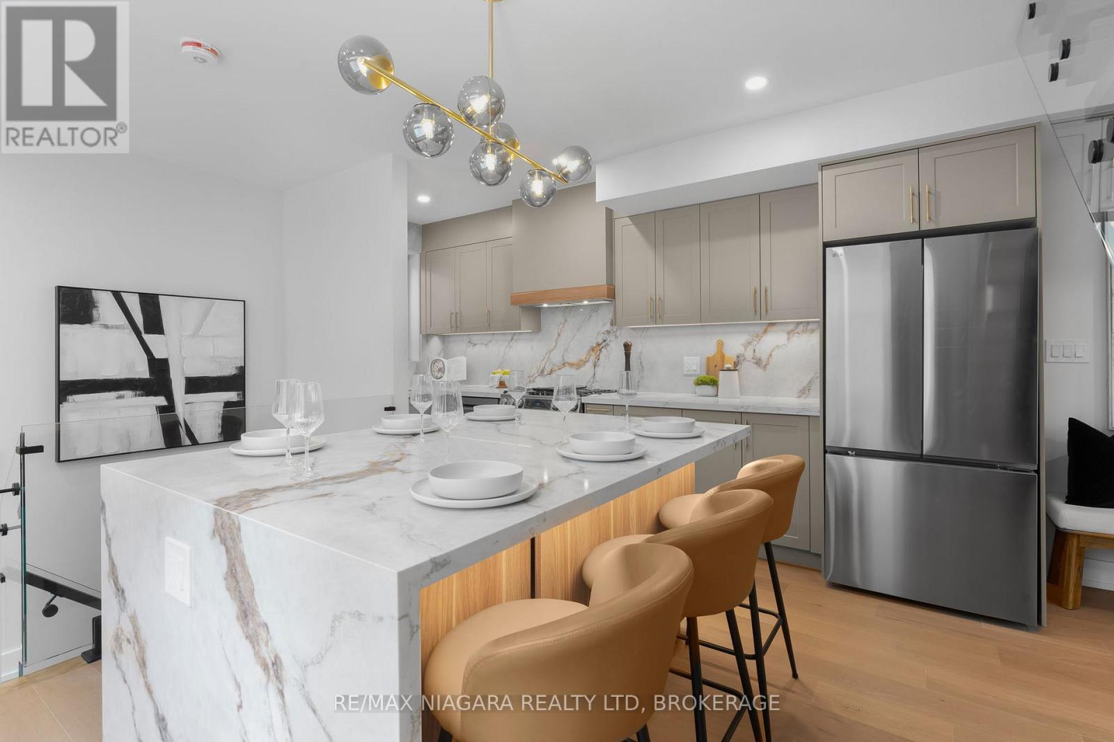 853 Sammon Avenue, Toronto, Ontario M4C 2E9 - Photo 17 - E12690856