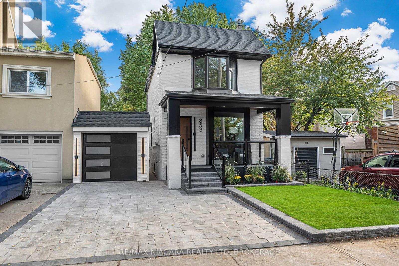 853 Sammon Avenue, Toronto, Ontario M4C 2E9 - Photo 2 - E12690856