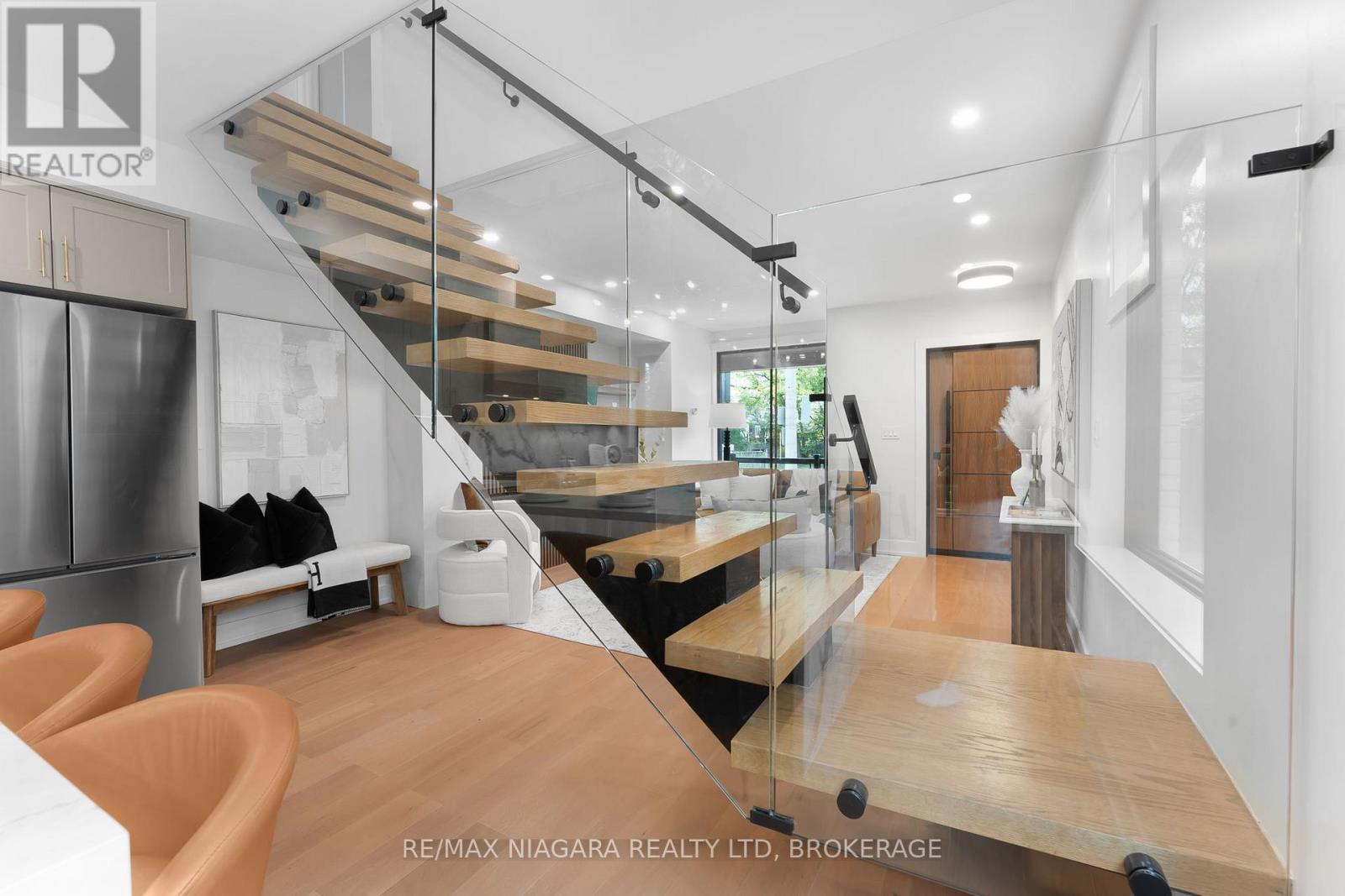 853 Sammon Avenue, Toronto, Ontario M4C 2E9 - Photo 20 - E12690856