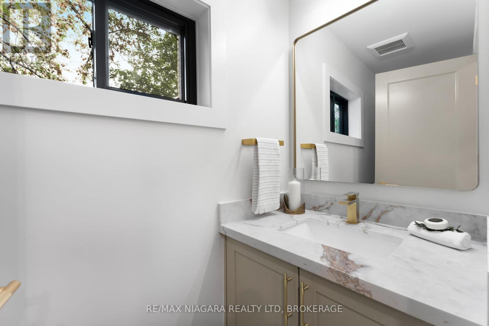 853 Sammon Avenue, Toronto, Ontario M4C 2E9 - Photo 23 - E12690856