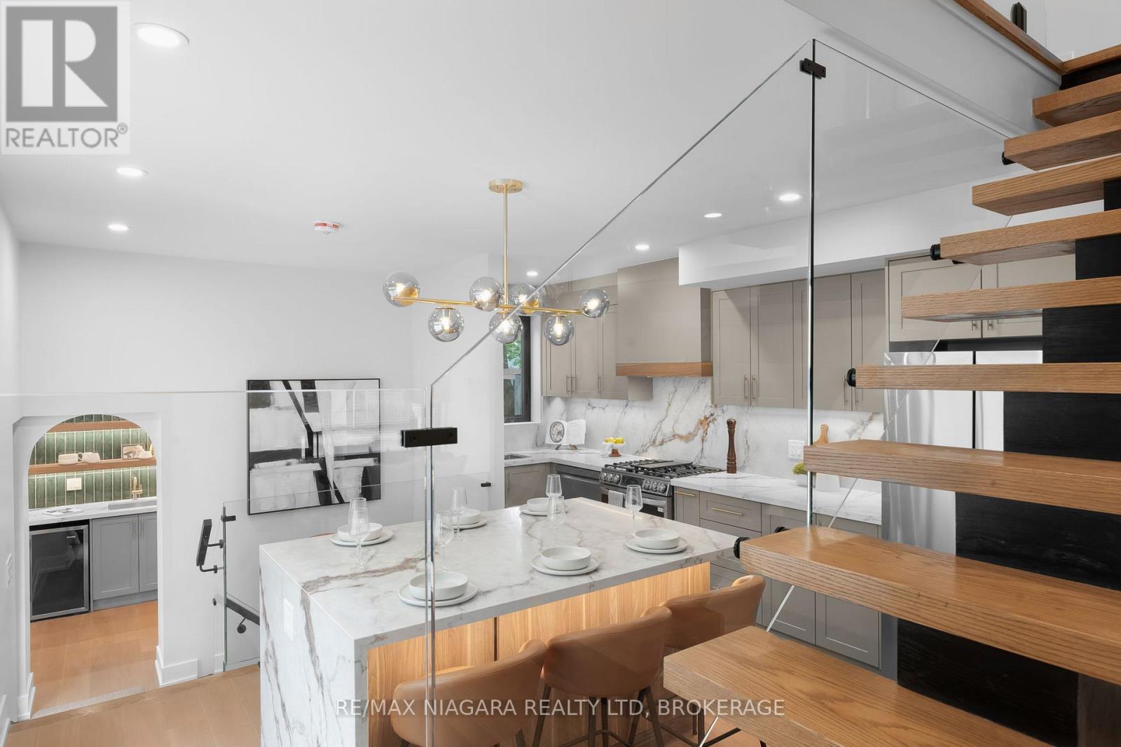 853 Sammon Avenue, Toronto, Ontario M4C 2E9 - Photo 24 - E12690856