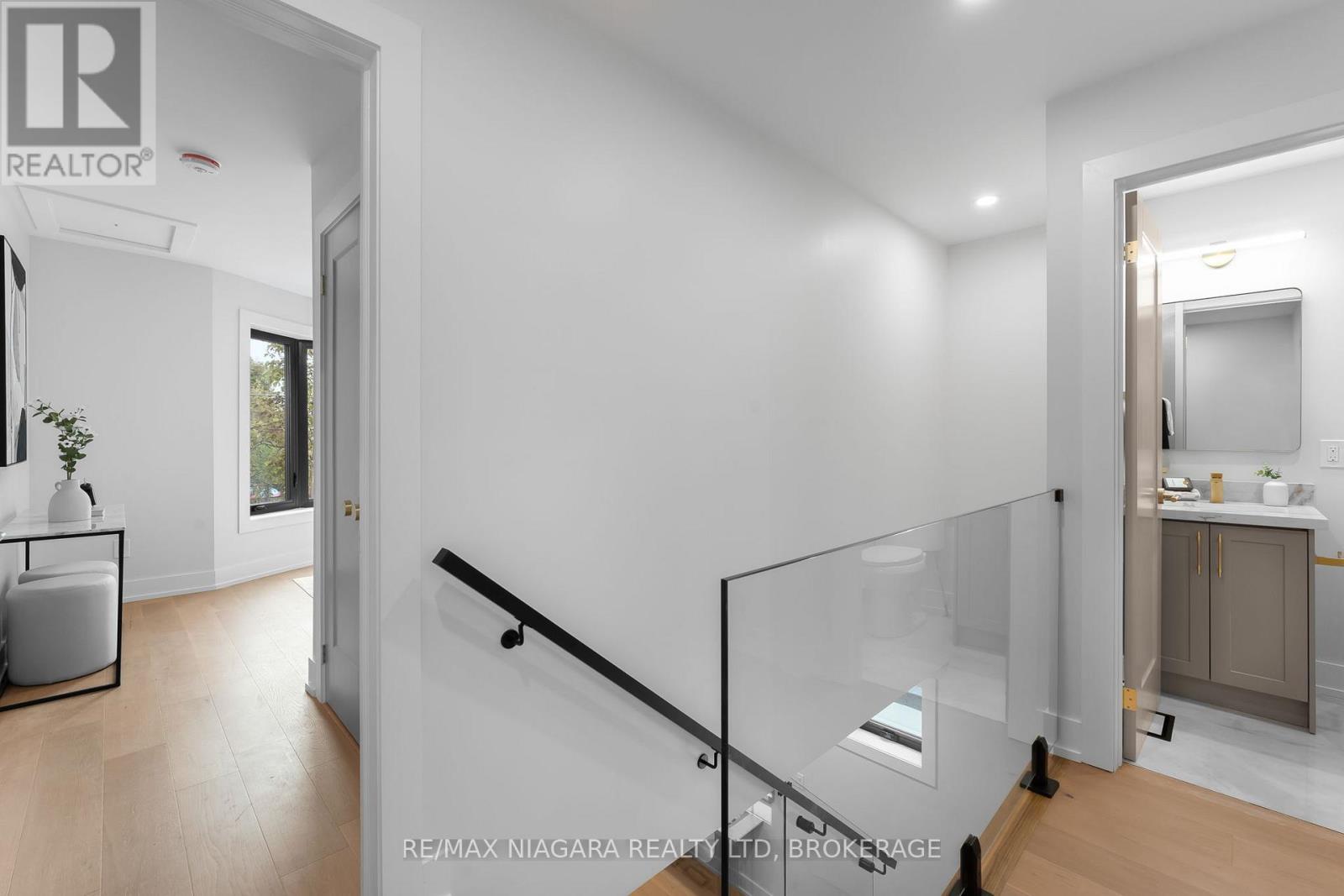 853 Sammon Avenue, Toronto, Ontario M4C 2E9 - Photo 25 - E12690856