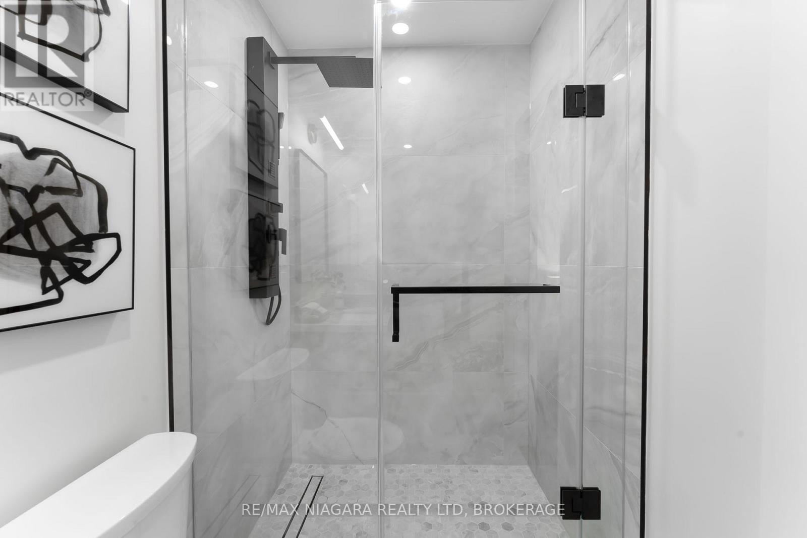 853 Sammon Avenue, Toronto, Ontario M4C 2E9 - Photo 31 - E12690856