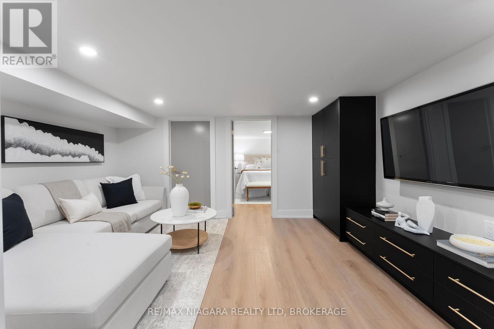 853 Sammon Avenue, Toronto, Ontario M4C 2E9 - Photo 39 - E12690856