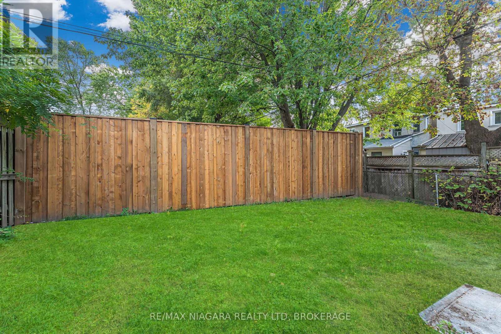 853 Sammon Avenue, Toronto, Ontario M4C 2E9 - Photo 42 - E12690856