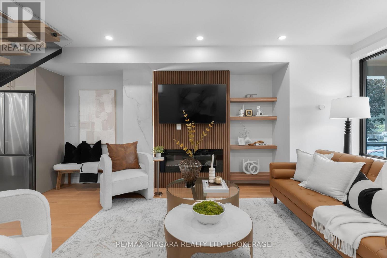 853 Sammon Avenue, Toronto, Ontario M4C 2E9 - Photo 6 - E12690856