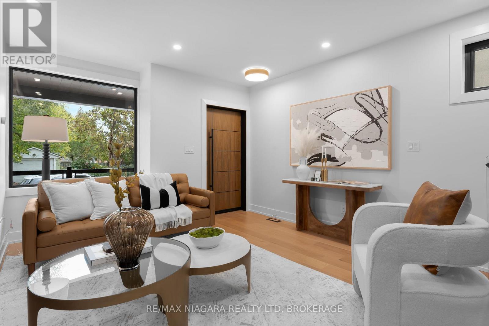 853 Sammon Avenue, Toronto, Ontario M4C 2E9 - Photo 8 - E12690856