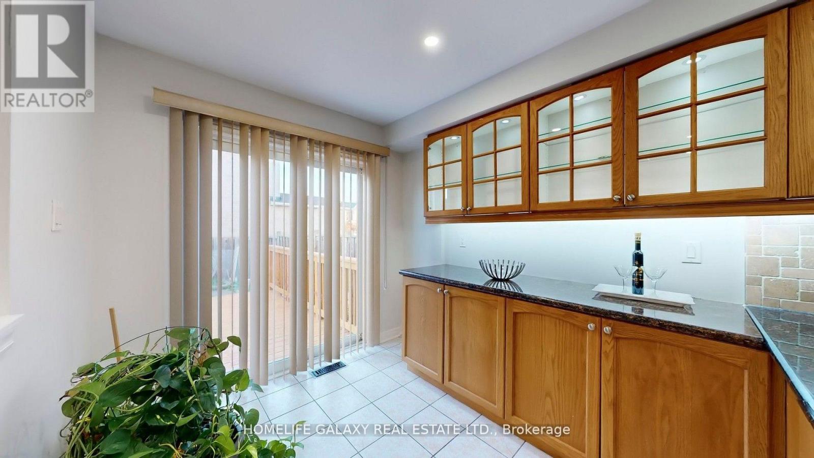 302 Redstone Road, Richmond Hill, Ontario  L4S 2V6 - Photo 11 - N12690366