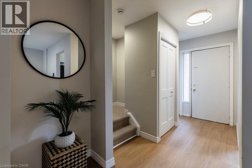 2050 Upper Middle Road Unit# 43, Burlington, Ontario  L7P 3R9 - Photo 4 - 40784605