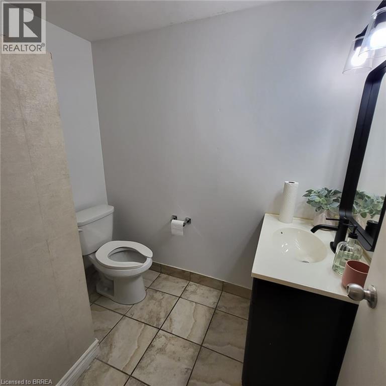 325 Fairview Drive, Brantford, Ontario  N3R 2X3 - Photo 3 - 40796179